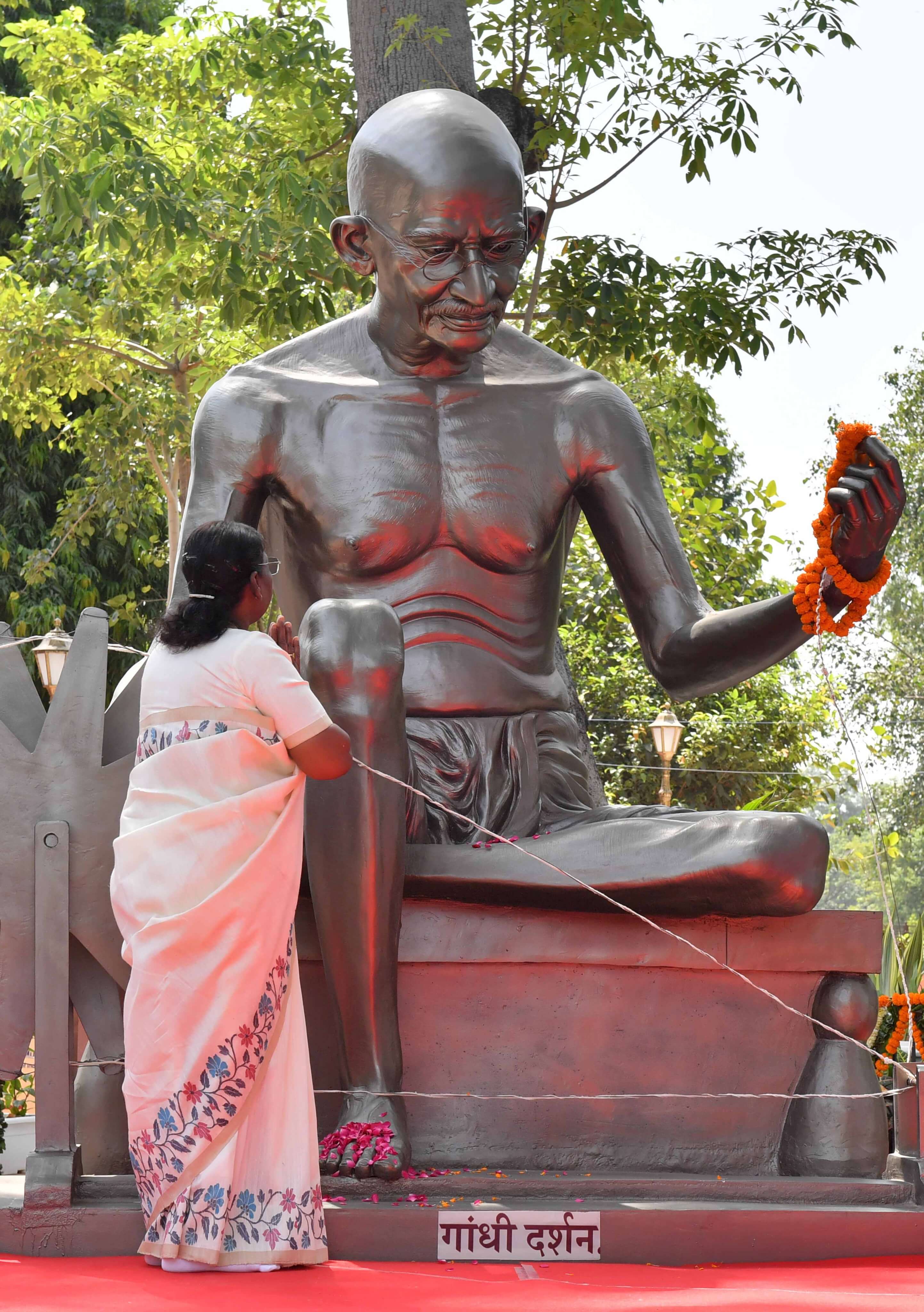 PRESIDENT OF INDIA UNVEILS 12 FEET HIGH STATUE OF MAHATMA GANDHI AND INAUGURATES GANDHI VATIKA AT GANDHI DARSHAN