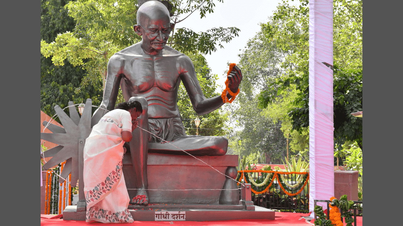 President Unveils 12-Foot Statue of Mahatma Gandhi